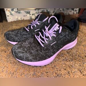 Women’s brooks launch 6